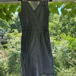 Banana Republic white and black striped Sleeveless V-Neck Midi Sundress, EUC